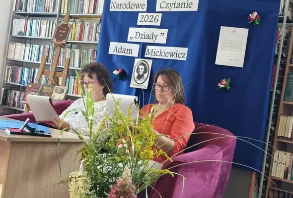 Narodowe Czytanie „Dziadów” w bibliotece w Kiwitach