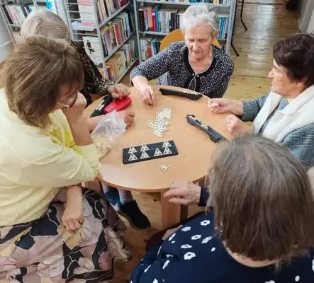 Klub Seniora w Kiwitach: czwartkowe spotkania pełne ruchu i edukacji