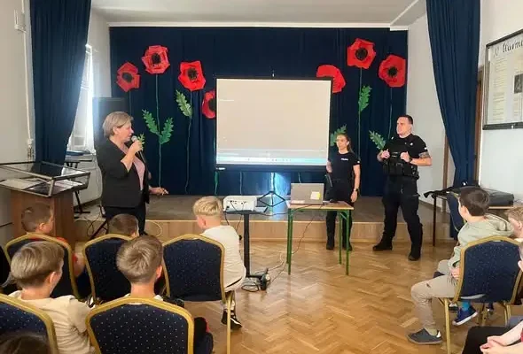 Orneta: policjanci uczyli uczniów bezpieczeństwa i reagowania na przemoc rówieśniczą