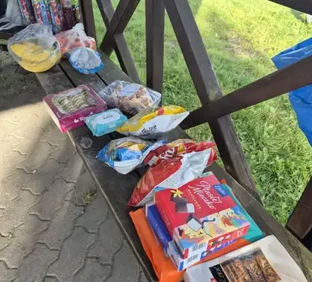 Klasa 7b świętowała Dzień Chłopaka nad jeziorem Wielochowskim