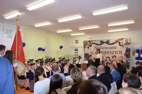 Ślubowanie pierwszoklasistów w Szkole Podstawowej nr 1 im. Mikołaja Kopernika